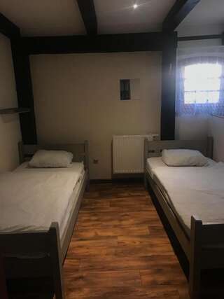 Хостелы Hostel Orange Торунь Двухместный номер с 2 отдельными кроватями-12