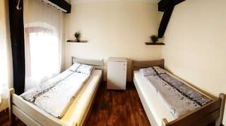 Хостелы Hostel Orange Торунь Двухместный номер с 2 отдельными кроватями-7